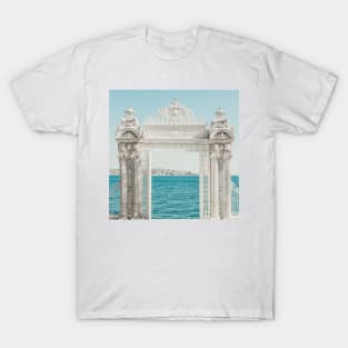 Dolmabahçe Palace on the ocean T-Shirt